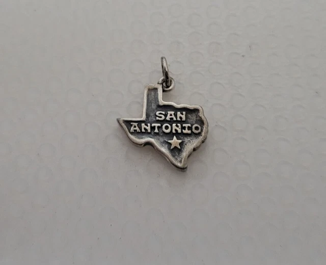 RARE RETIRED JAMES Avery San Antonio Tricentennial 300th Birthday Charm