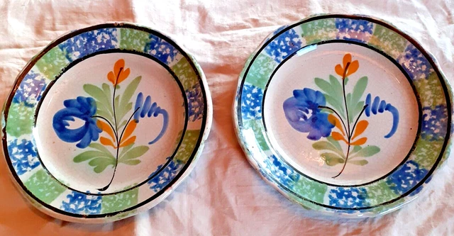 2 anciennes assiettes plates faïence "cul noir" , XIXe siècle ?