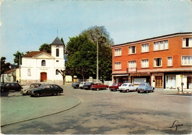 CPM Montmorency La Place de l'Eglise FRANCE (1332469)