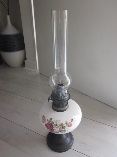 Service de table en faïence de Quimper blanc et fleur de lys bleue, 52