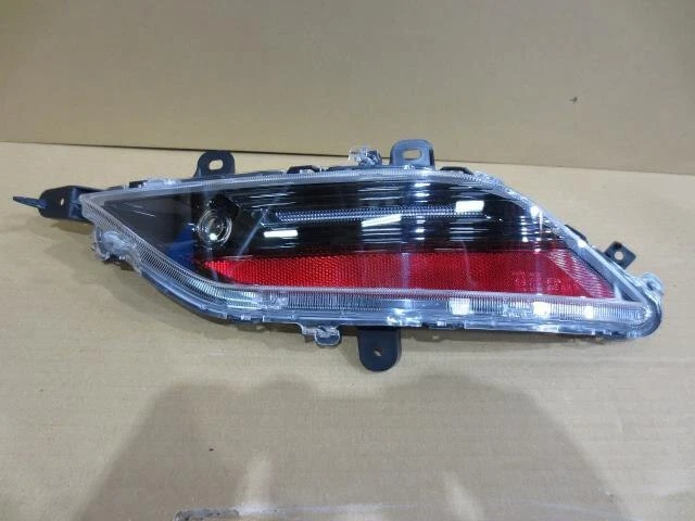 TOYOTA Harrier 2020 6BA-MXUA80 Fanale coda destra 8156148020 [usato] [PA89034084]