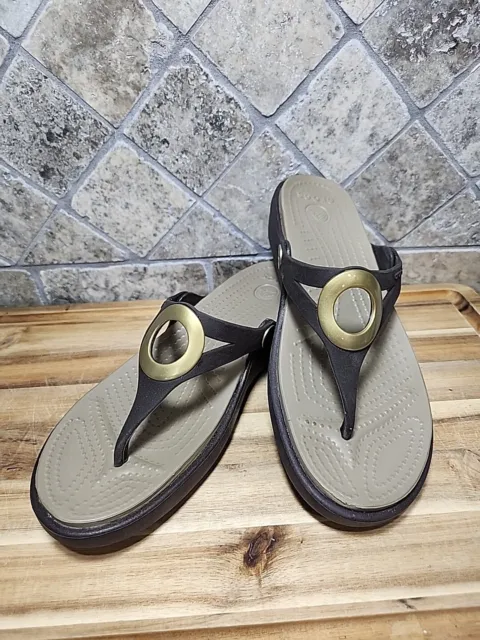 Crocs Sanrah Circle Brown Beige Gold Flat Sandals Slip On sz 7 Flip Flops