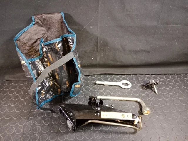 Fiat 600 Anno 2003 KIT CRICK Ruota