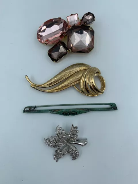 Lot Broches 3 Fantaisies 38 Grammes 1 Argent 800 Milliemes 7 Grammes W631