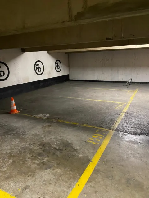 Place de parking sécurisé à 3min du métro 7 2