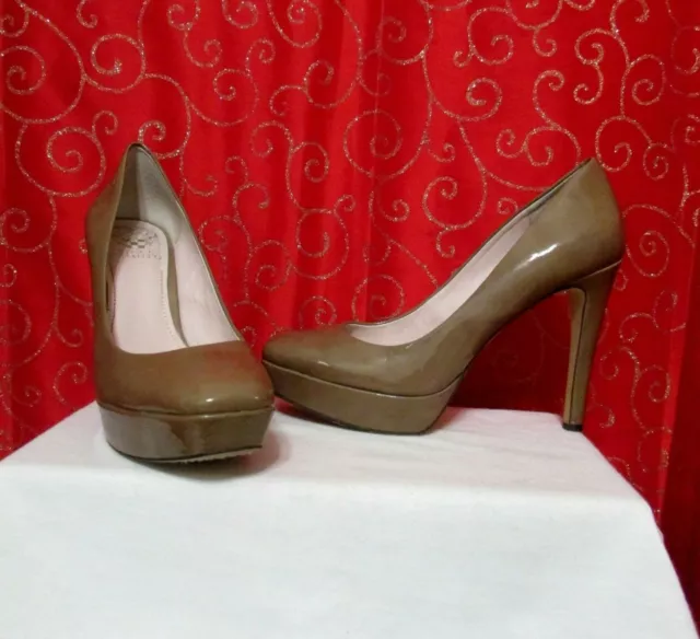 Vince Camuto Vc Pran Sz 8M Smoke Taupe Cloudy Patent Leather Platform 4.5" Pumps