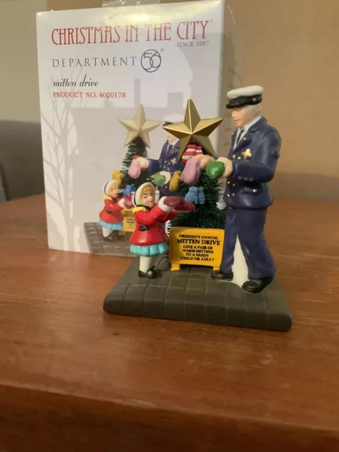 Dept 56 Christmas In The City Mitten Drive Village Accessory