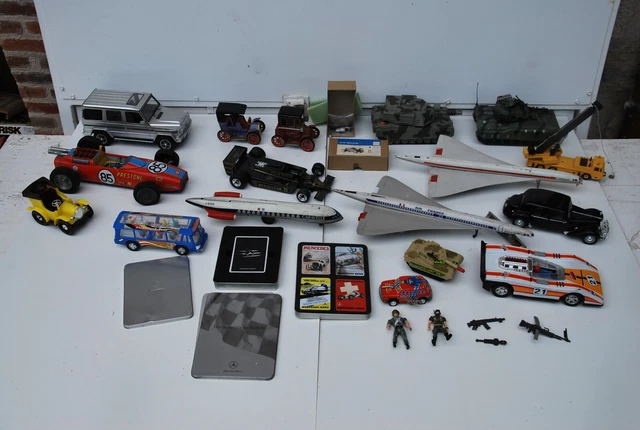 L1 - 1 lot de jouets avions chars tanks voitures camions soldats formule 1 Etc