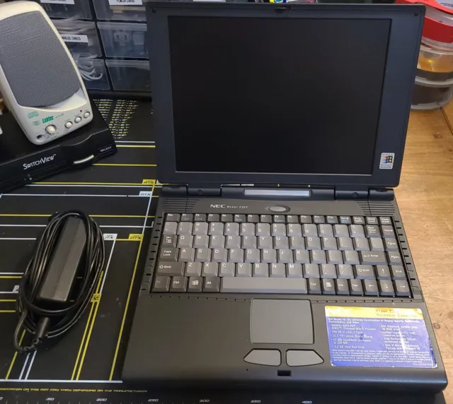 Vintage NEC Ready 230T (AMD K6 MMX @ 300 MHz, 64 MB RAM, Win98SE, 6 GB HDD)