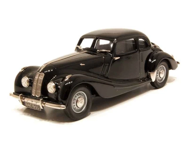 Lansdowne Models 1/43 Scale LDM35 - 1970 Hillman Avenger 4-Dr De Luxe
