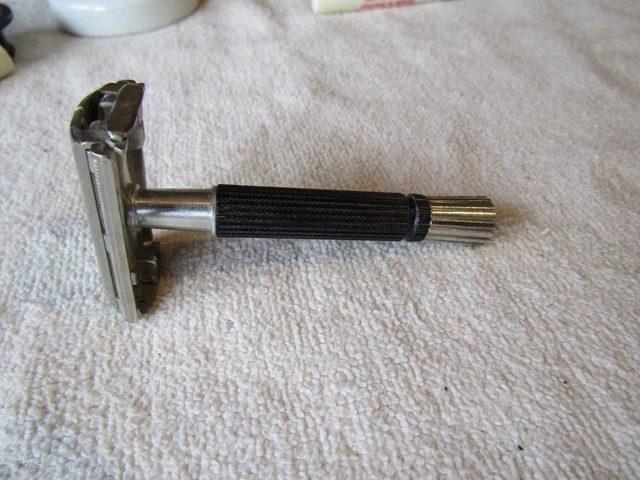 Vintage Date Code O 3  Gillette  TTO black handles short "Super Adjustable"  Saf