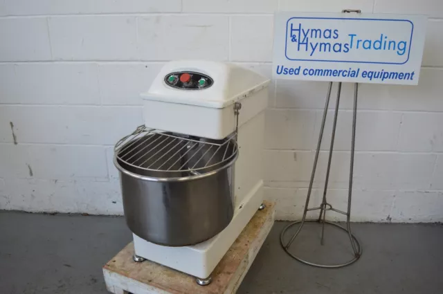 Spiral dough mixer 30Litre 12Kg 240v 2 speed Safety switch on guard FREE P+P