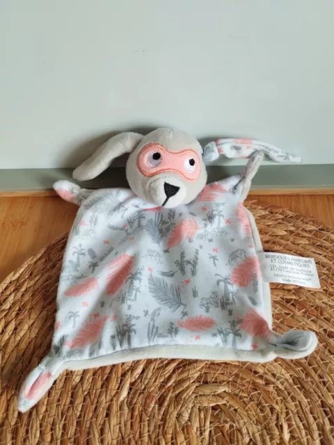 Doudou plat lapin gris rose saumon blanc feuilles palmiers IKKS Berdoues