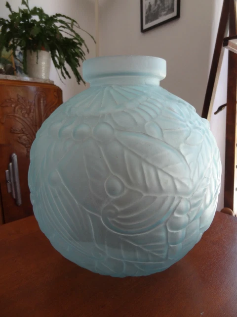 Grand Vase Ancien En Verre Moulé Bleu – SARS France – Années 1930