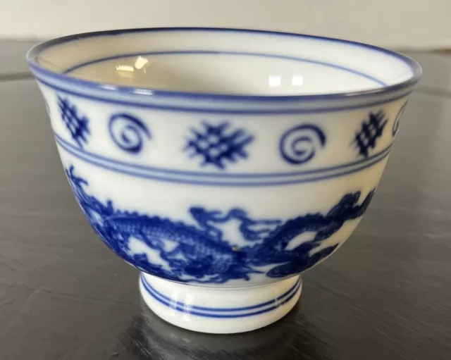 4 Asian Blue And White Porcelain Dragon Tea Sake Cups Vintage 3