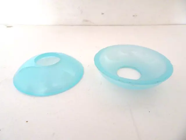 2 Coupelles ou bobêches en opaline bleu pour lustre,bougeoir,lampe.(1).