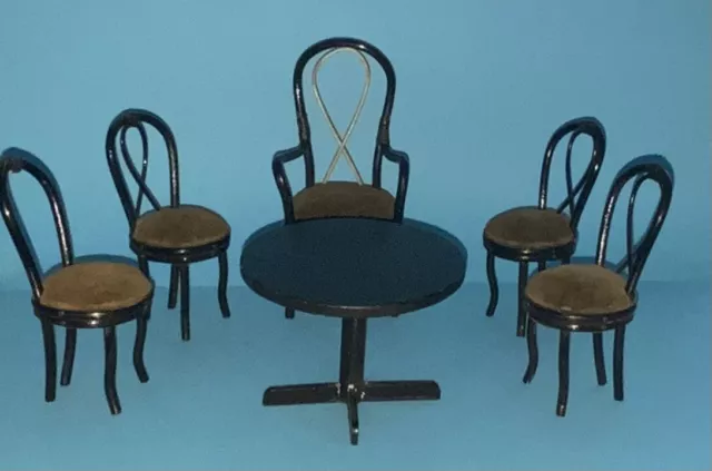 Sammlungsauflösung: 5 alte Thonet Bugholz Stühle mit passendem Tisch Puppenstube
