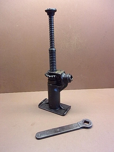 Antique 1930's WALKER-RACINE  No. 520 FORD CAR JACK w/Ratchet Handle Very Clean!