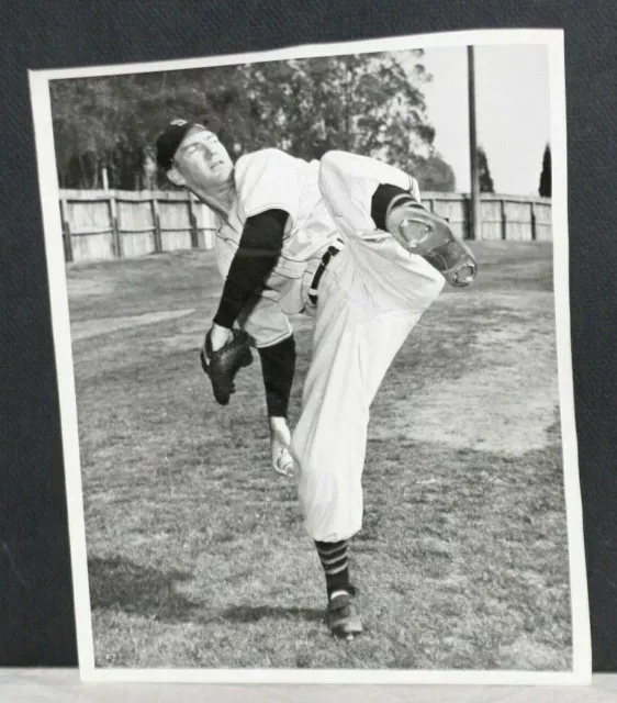 RARE! 1950 Lynwood "Schoolboy" Rowe, San Diego Padres, Vintage 1 Photo, 8" x 10"