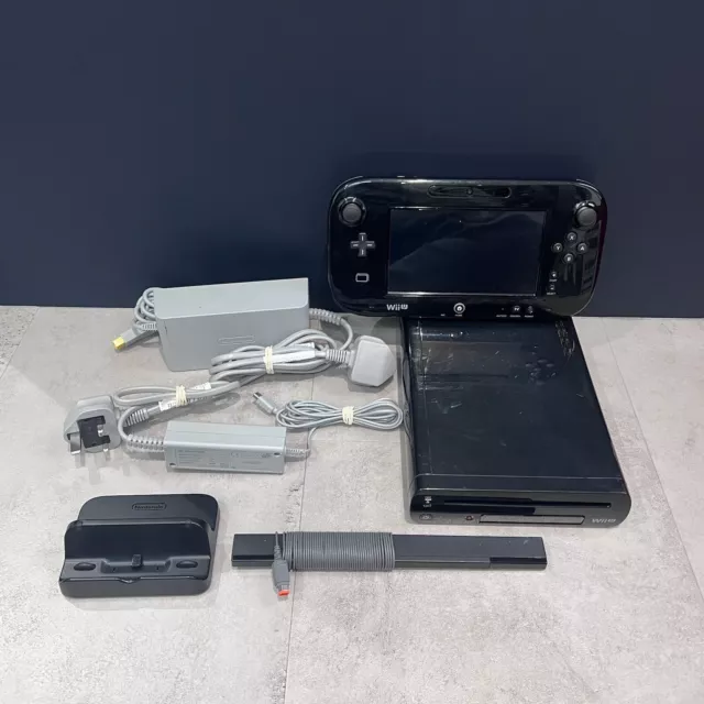 Wii U - Console 32GB Black W/ Gamepad, cables and Amibo Festival - Tested