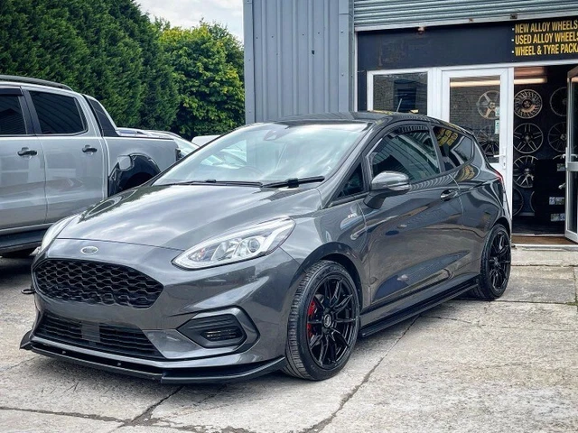 Bodykit Ford Fiesta ST Mk8 Facelift Maxton Glanzend zwart | FO FI 8F ST