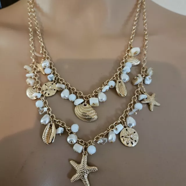 Avon Pearly Treasure Collection Neclace, Earrings & Stretch Bracelet Set...