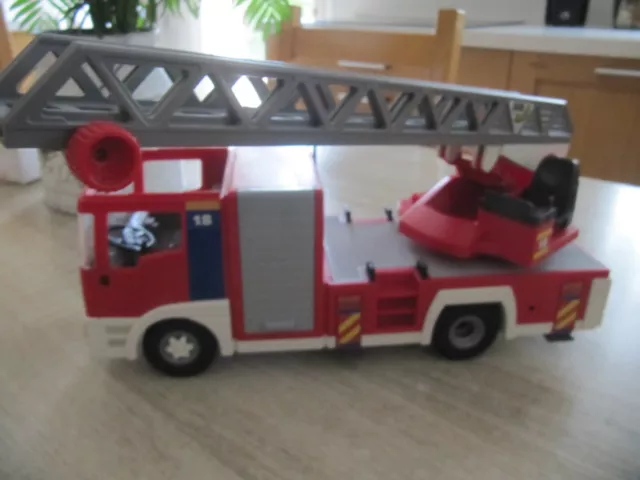 sympa camion pompier 4820 Playmobil ( caserne , feu ) 2066