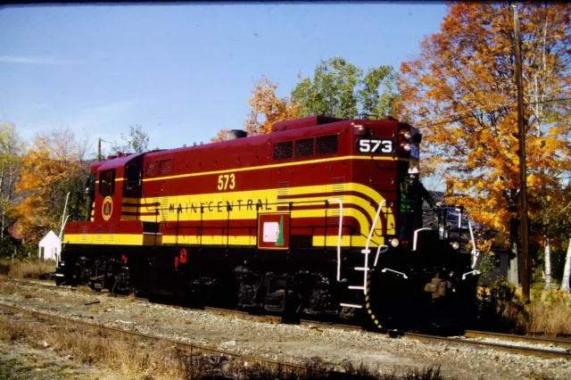 Original Slide Maine Central EMD GP9 Diesel Engine #573 (1997) Item #CC333