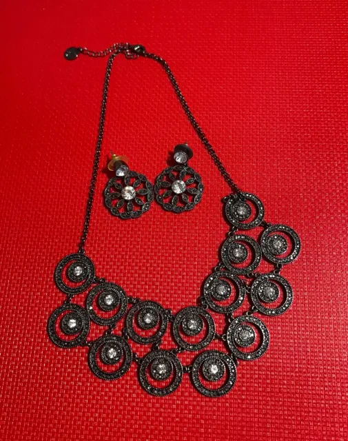 beautiful Liz Claiborne LC jewelry set necklace earrings
