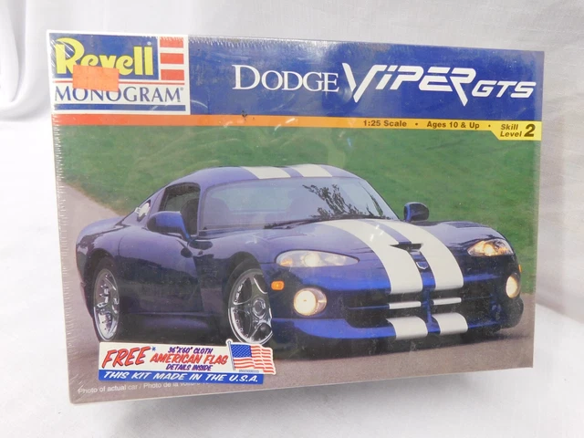 REVELL MONOGRAM 1/25 Scale Dodge Viper GTS MOPAR w/FREE FLAG SEALED SPORTSCAR