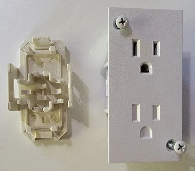 WIRECON SELF CONTAINED Single Receptacle Outlet White WDRG 15A 125V