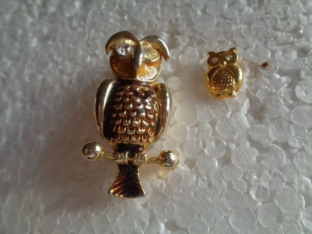Job lot of 2 Gold Owl shaped coloured metal lapel pins