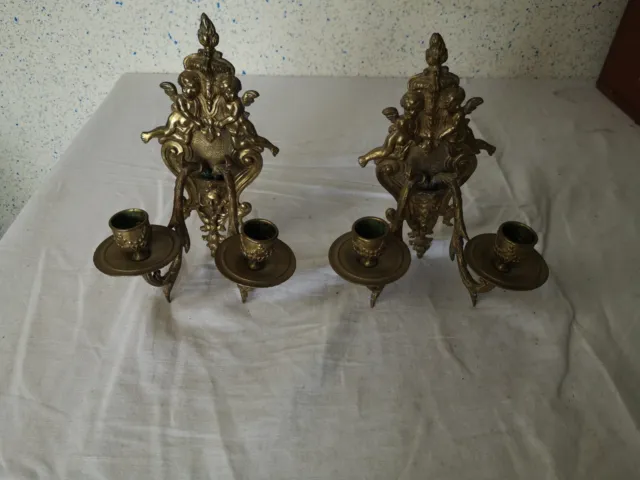 ancienne paire de bougeoirs en bronze angelots