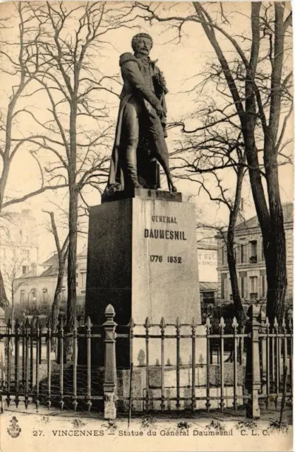 CPA AK VINCENNES Statue of General Daumesnil (672160)