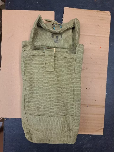 Ancien sac , Musette militaire ABL Rsi 1957.   Porte Chargeur Mitraillette Sten.