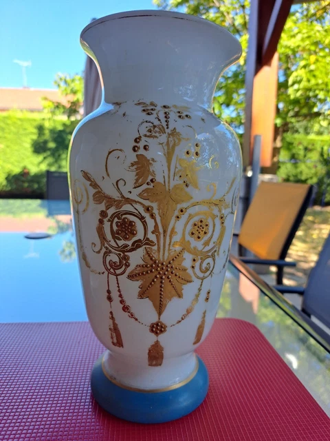 Ancienne Paire De Vases En Opaline Decor Relief Rehaussè Or Napoleon III.