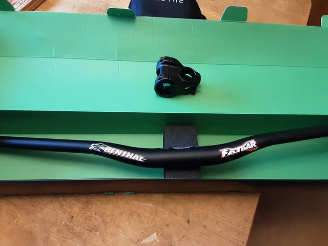Renthal FatBar 35 20mm Riser Handlebar - Black and 35 x 35mm stem ( not renthal)