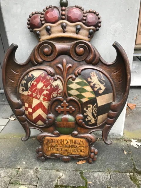 antikes Wappen groß aus Holz
