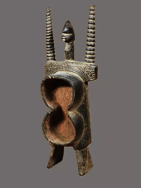 Art africain. Ancienne statuette coupe anthropomorphe. Ethnie Koro. Nigeria. 