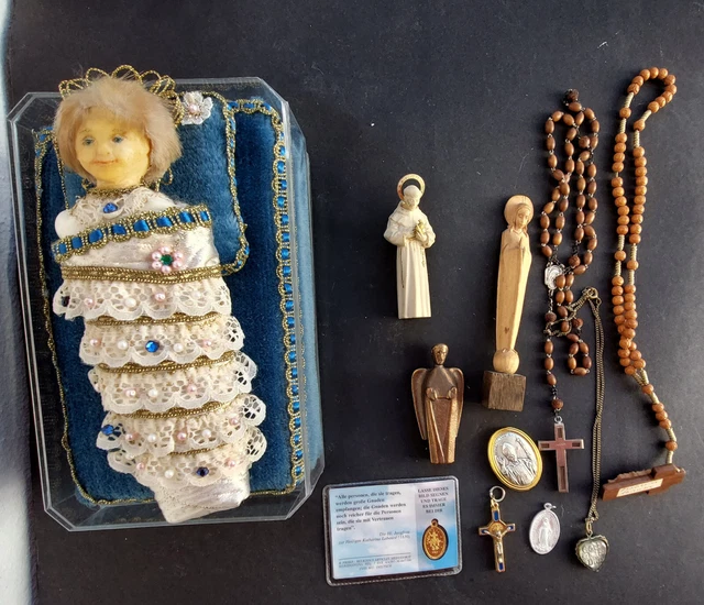 Religiöse Teile Klosterarbeit Fatschenkind drapiert mit Kissen -alt gut erhalten