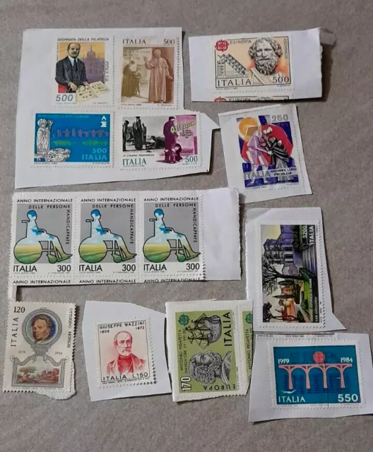 100 francobolli repubblica viaggiati su frammento senza annulli nuovi