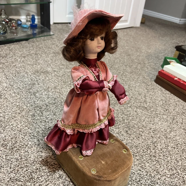 ☆本日特価！【MUSIC AUTOMATA DOLL CECILE 日本製】 SANKYO CECILE MUSIC Box Automata Doll w/Piano~ Mechanical Doll