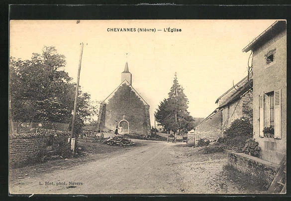 CPA Chevannes, L´Èglise, vue de la rue