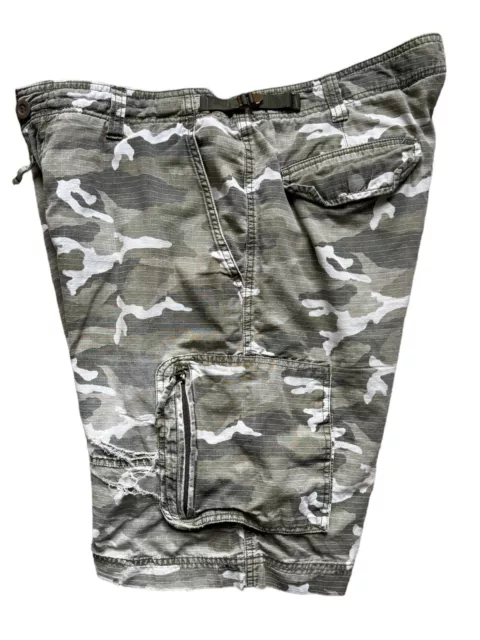 THE NORTH FACE Distressed Cargo Camo Rip Stop Shorts Men’s Size 38 $13. ...