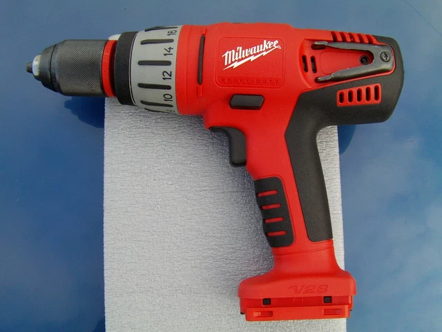 Milwaukee 28v drill deals