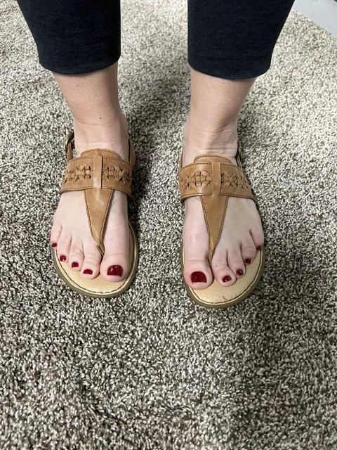 Born Flat Thong Sandals Tan Natural Leather T Strap Comfort Sandal Womens Size 5