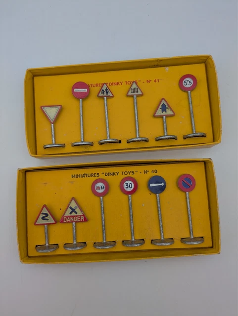 6 Panneaux de signalisation ville Dinky Toys Atlas réf 40 6 Panneaux de signalisation ville Dinky Toys Atlas réf 40