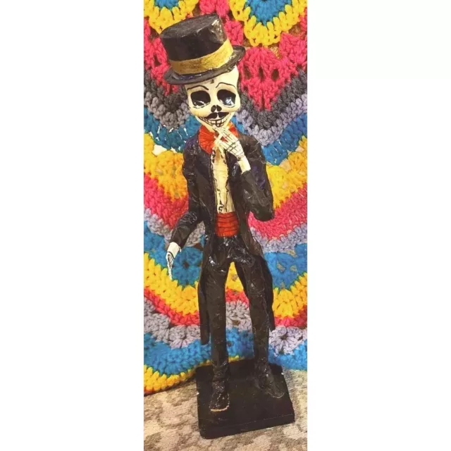 Day Of The Dead El Bandito Outlaw Skeleton Skull With Mexican Sombrero  Figurine