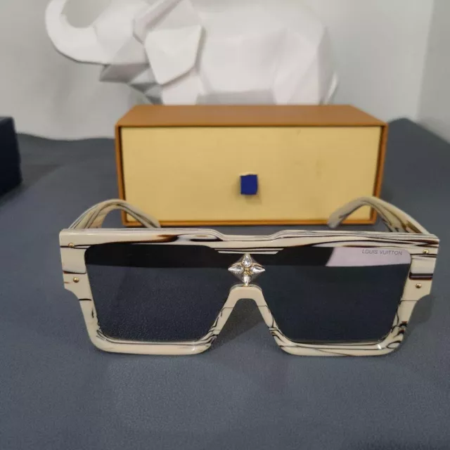 LOUIS VUITTON Z1442E LV Waimea Sunglasses Black Plastic Women's Italy  Made 680