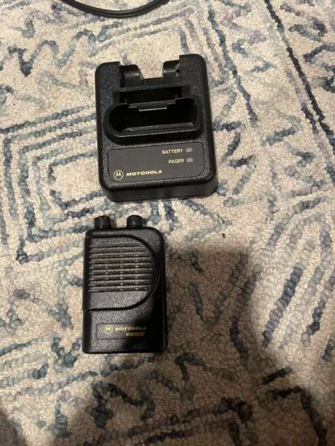 Minitor III, Motorola Minitor III, 143-174 MHz VHF Pager w/ Stand base, 